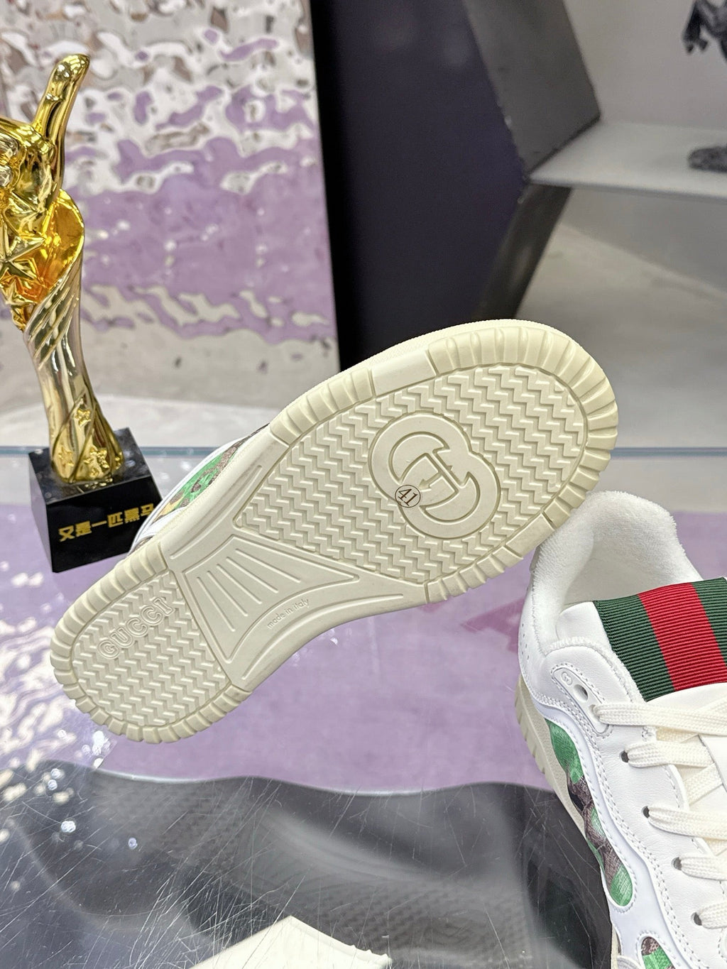 GUCCI 26S SNEAKER IN WHITE AND GREEN CALFSKIN