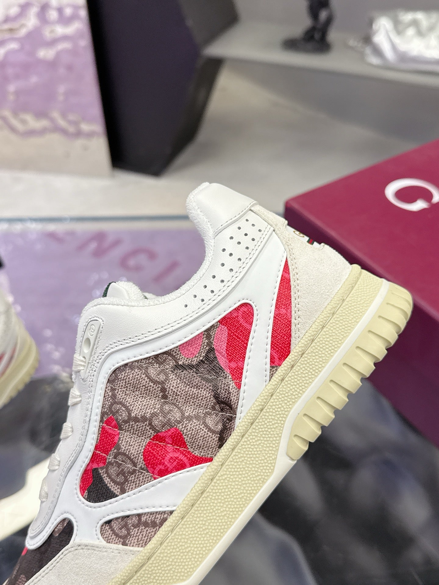 GUCCI 26S SNEAKER IN WHITE AND RED CALFSKIN