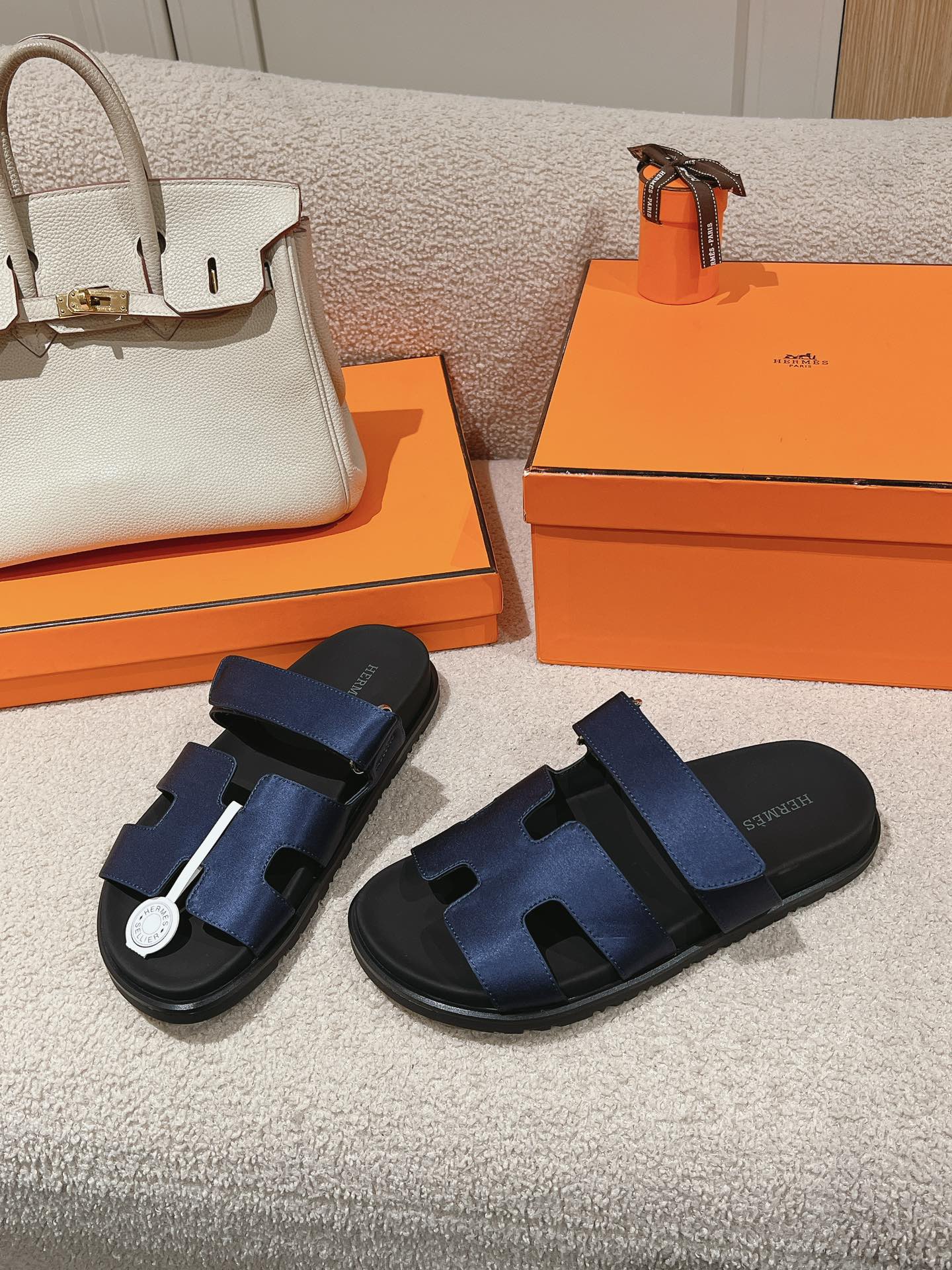 HERMES CHYPRE SANDAL BLACK MIX LIGHT BERRY CALFSKIN