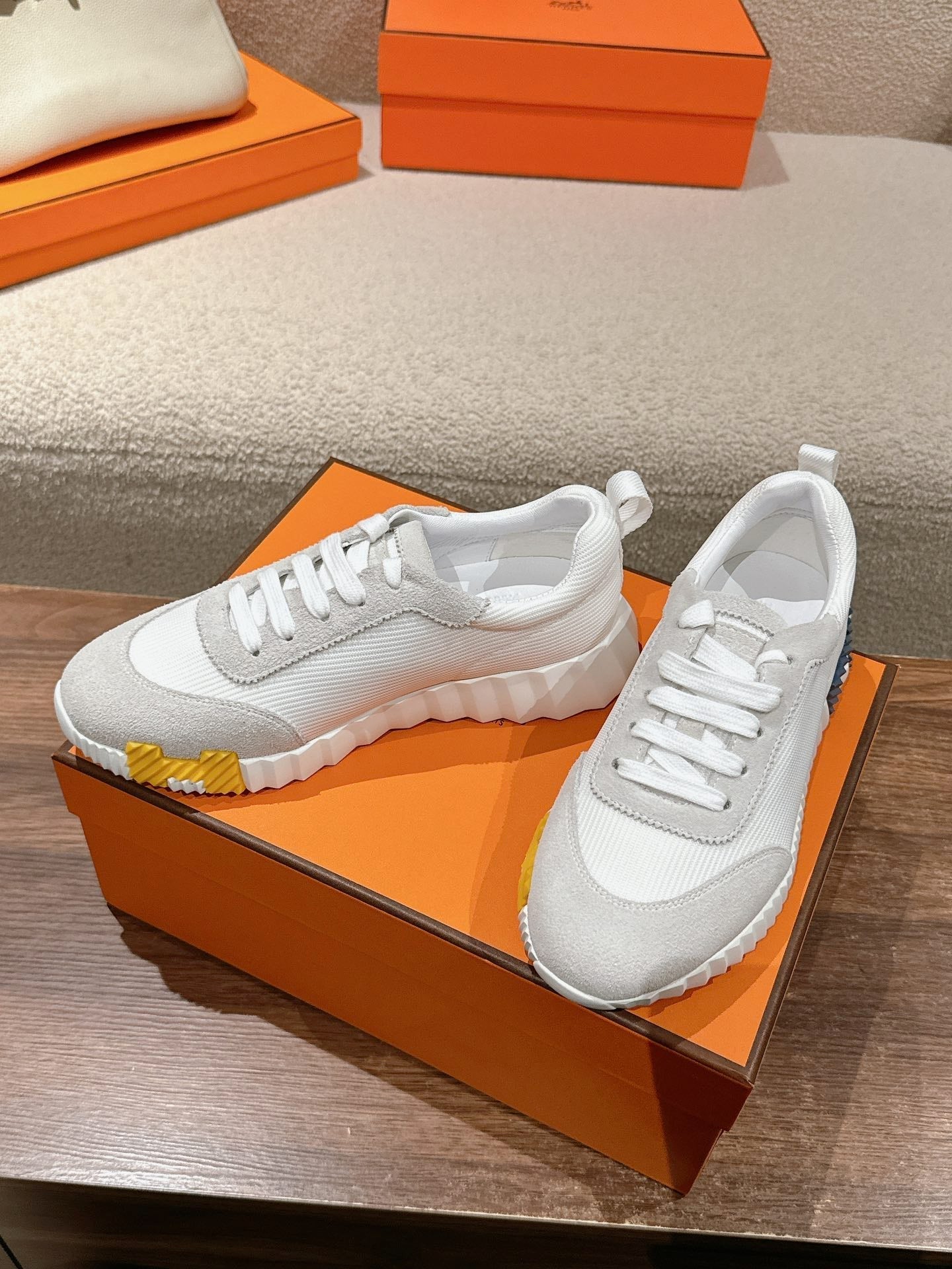 HERMES MAINLAND SNEAKER IN PALE GRAY SUEDE AND WHITE BREATHABLE MESH FABRIC 959352