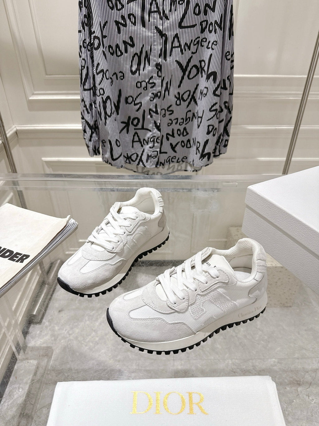 DIOR 25S C'EST  SNEAKER IN WHITE LIGHT GRAY CALFSKIN AND SUEDE