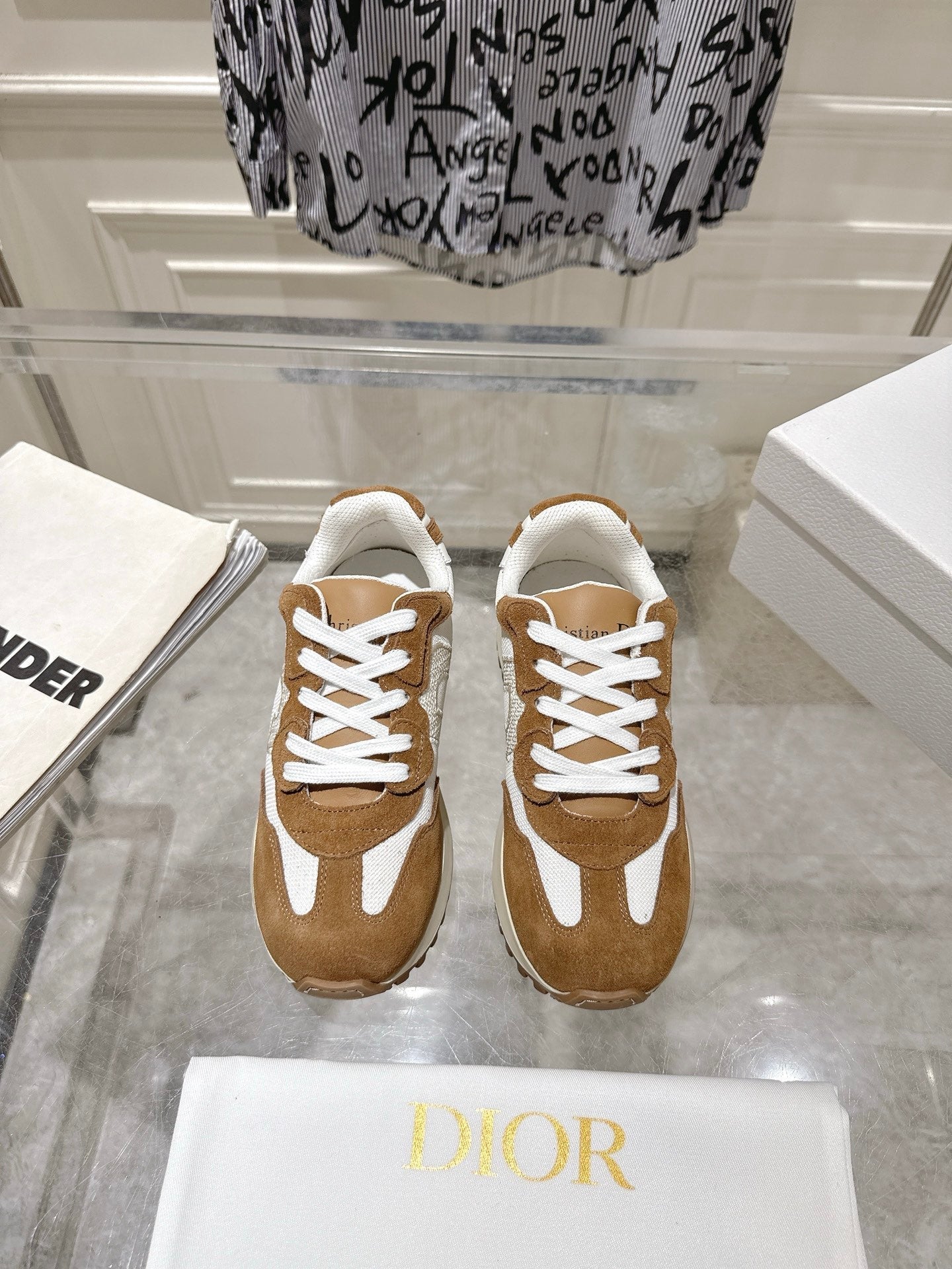 DIOR 25S C'EST  SNEAKER IN WHITE HAZELNUT CALFSKIN AND SUEDE