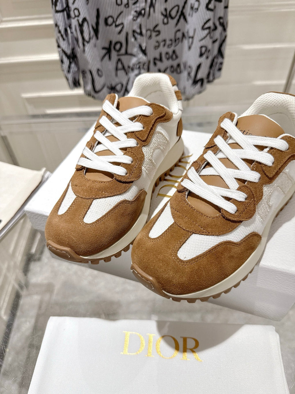 DIOR 25S C'EST  SNEAKER IN WHITE HAZELNUT CALFSKIN AND SUEDE
