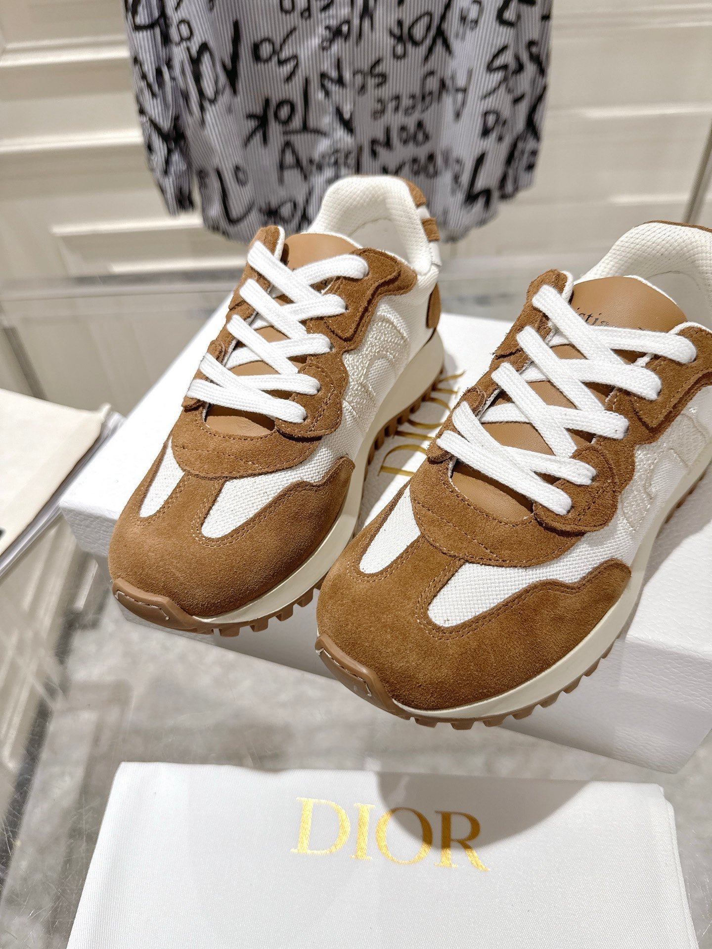DIOR 25S C'EST  SNEAKER IN WHITE HAZELNUT CALFSKIN AND SUEDE