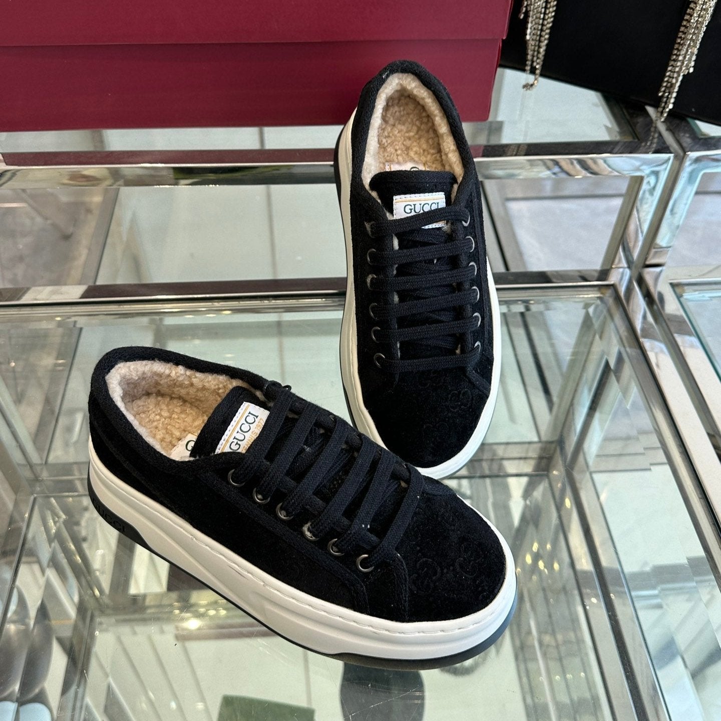GUCCI SNEAKER IN BLACK CANVAS WITH BEIGE FLEECE LINING