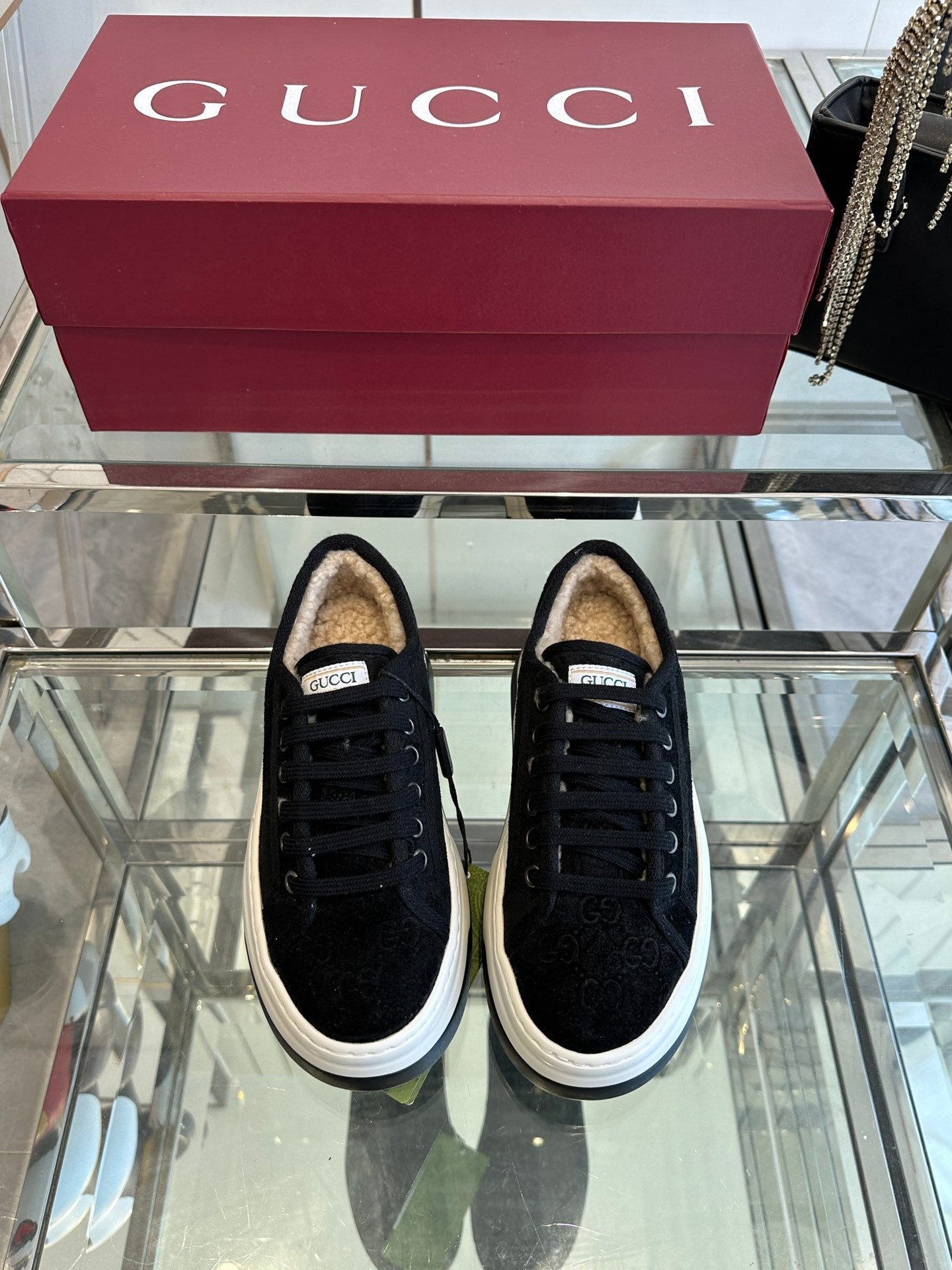 GUCCI SNEAKER IN BLACK CANVAS WITH BEIGE FLEECE LINING