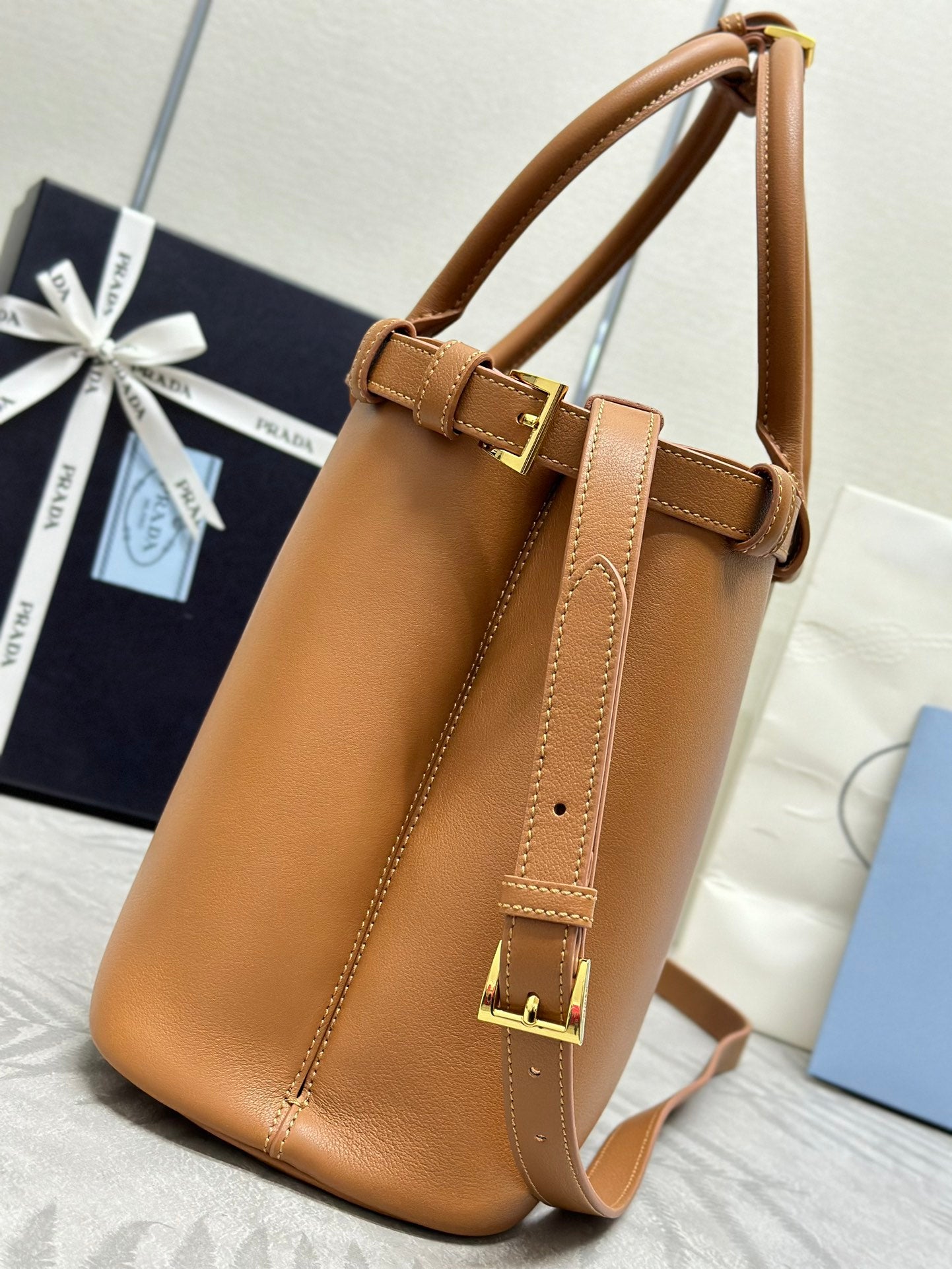 PRADA 25S BUCKLE MEDIUM HANDBAG 35 IN RK CARAMEL CALFSKIN GOLD HARDWARE