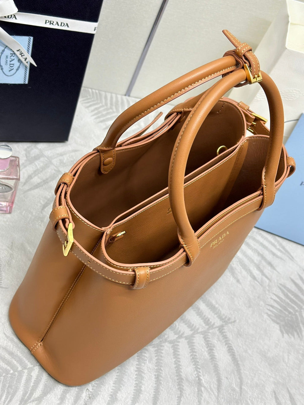 PRADA 25S BUCKLE MEDIUM HANDBAG 35 IN RK CARAMEL CALFSKIN GOLD HARDWRE