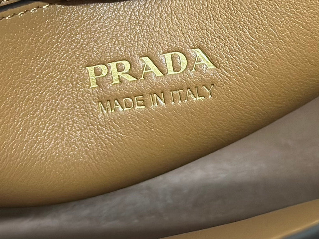 PRADA 25S BUCKLE MEDIUM HANDBAG 28 IN CARAMEL CALFSKIN GOLD HARDWRE