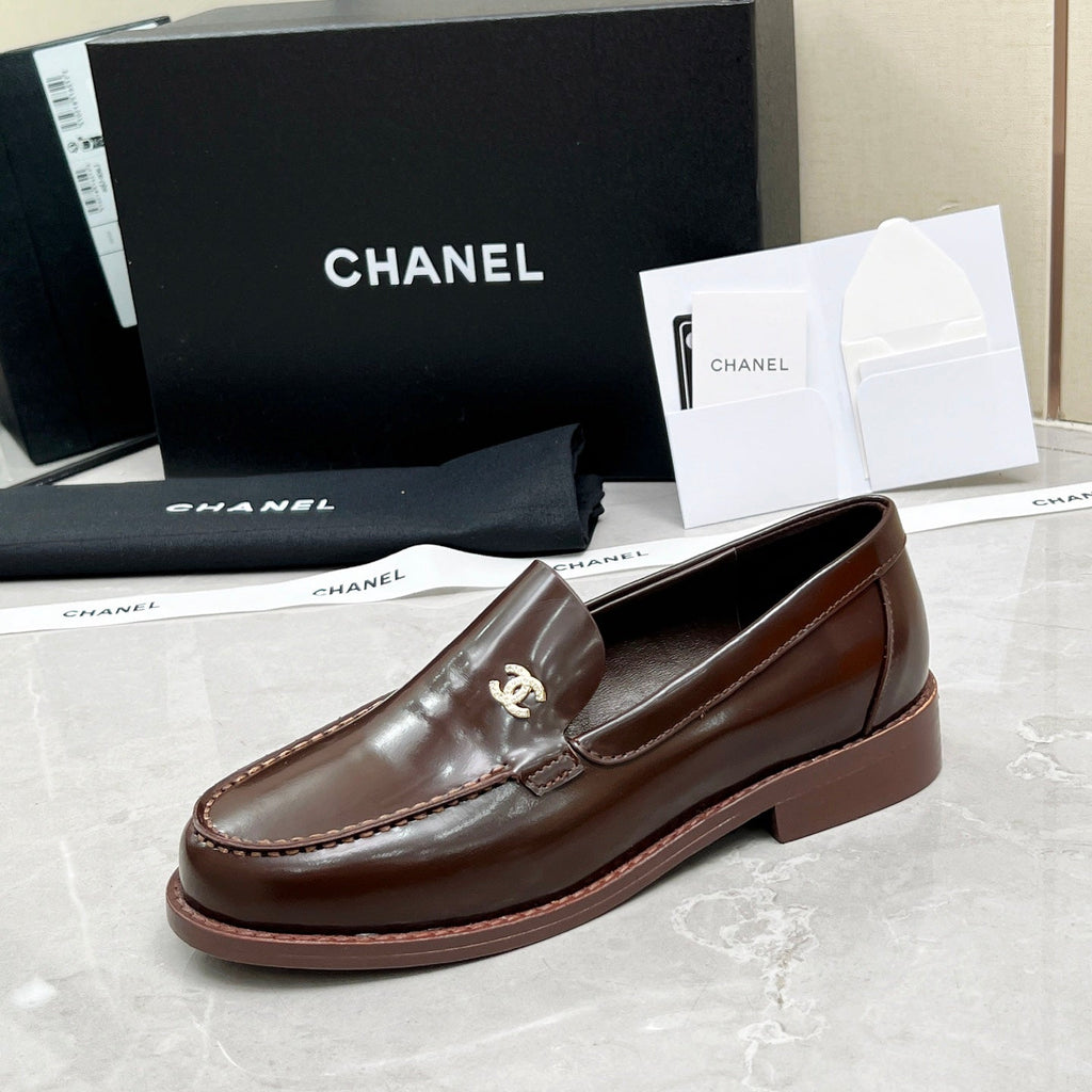 CHANEL MOASINS IN BROWN CALFSKIN