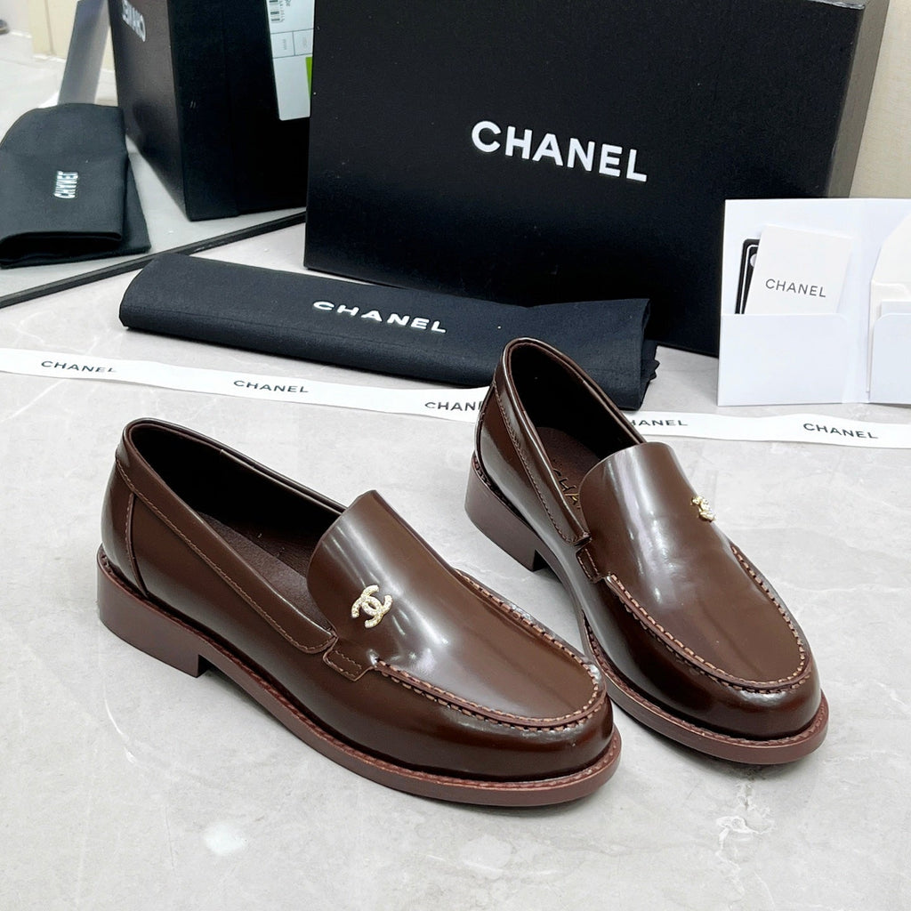 CHANEL MOASINS IN BROWN CALFSKIN