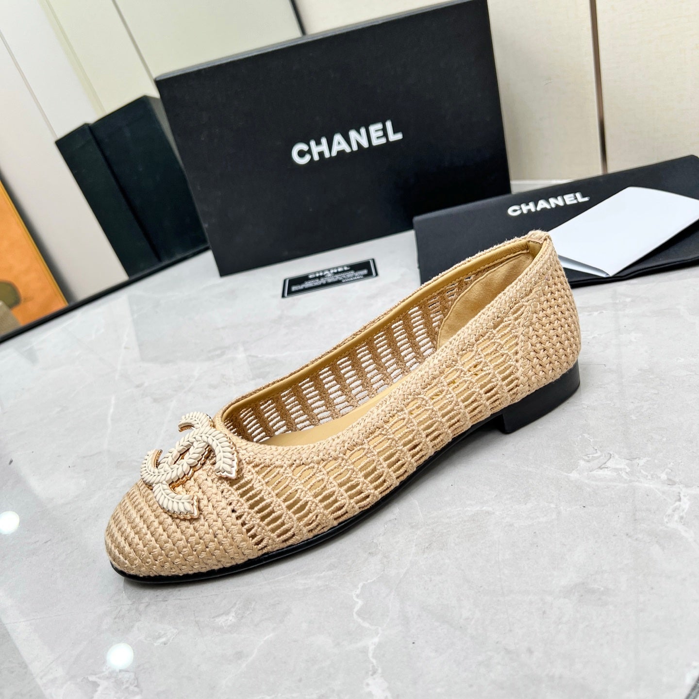 CHANEL BALLET FLAT 10 MM IN BEIGE RAFFIA