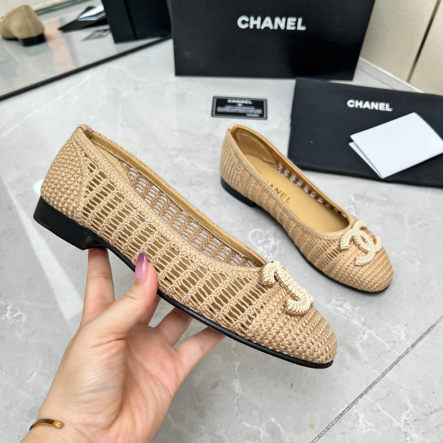 CHANEL BALLET FLAT 10 MM IN BEIGE RAFFIA