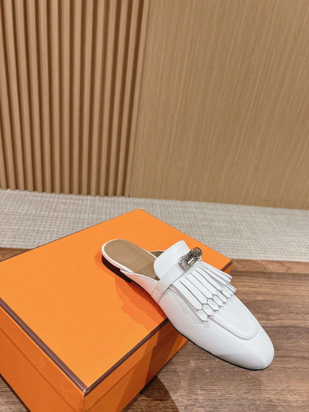 HERMES 0Z Mule Fringed White