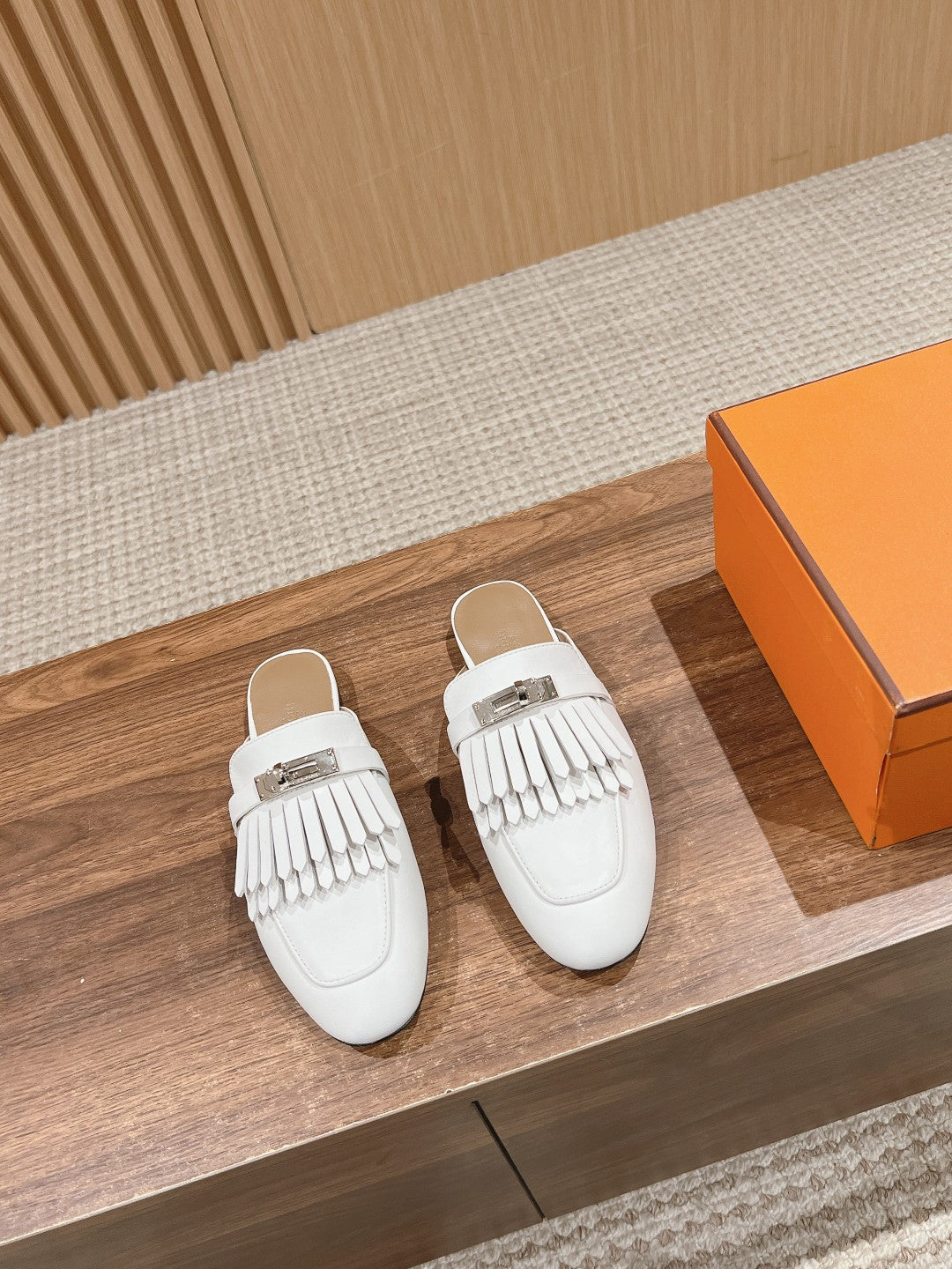 HERMES 0Z Mule Fringed White