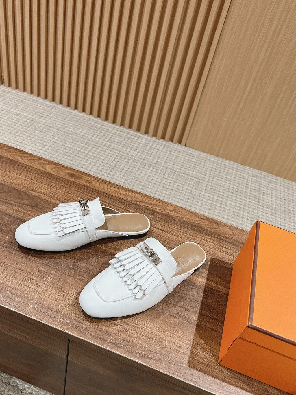 HERMES 0Z Mule Fringed White