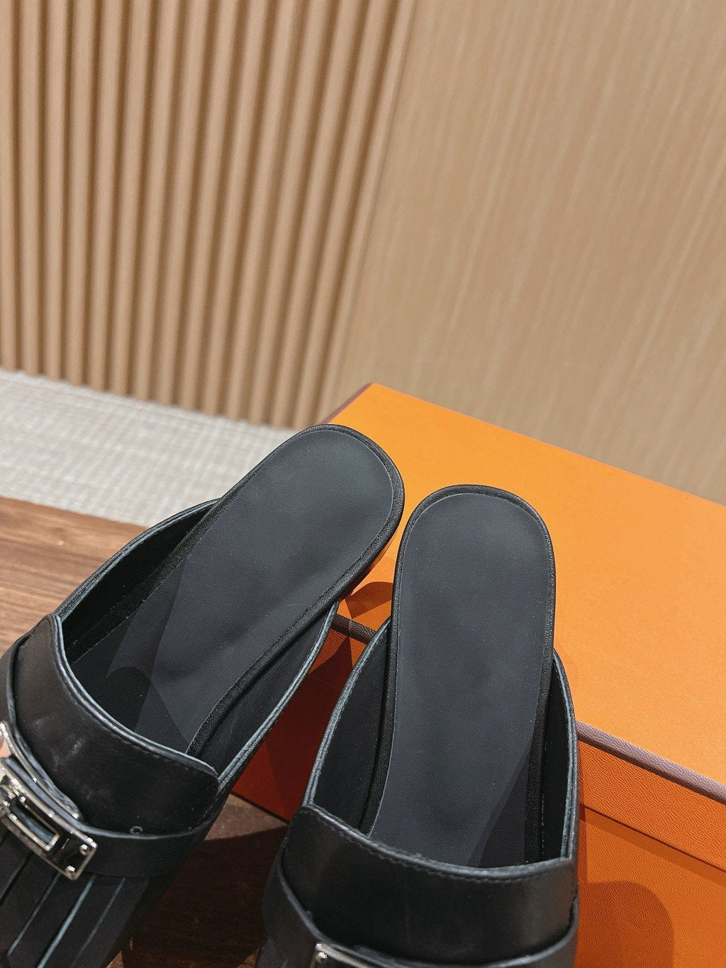 HERMES 0Z Mule Fringed Black