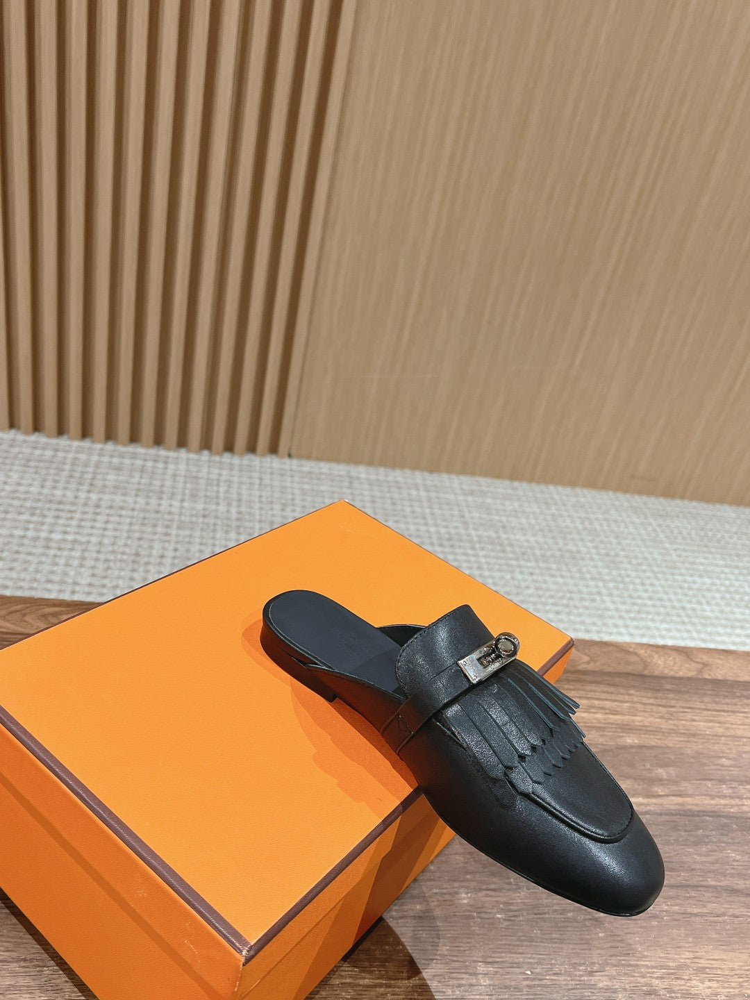 HERMES 0Z Mule Fringed Black