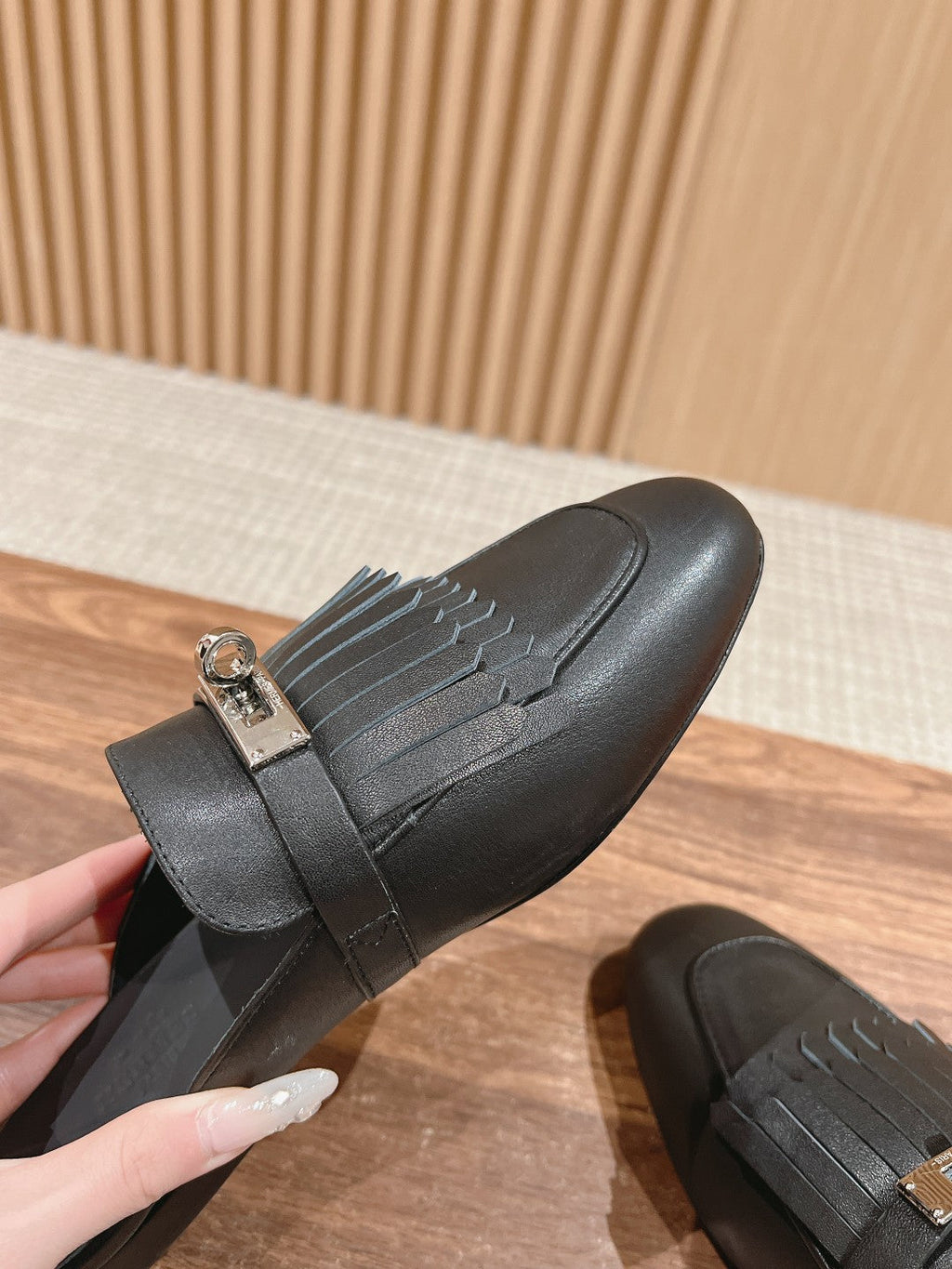 HERMES 0Z Mule Fringed Black