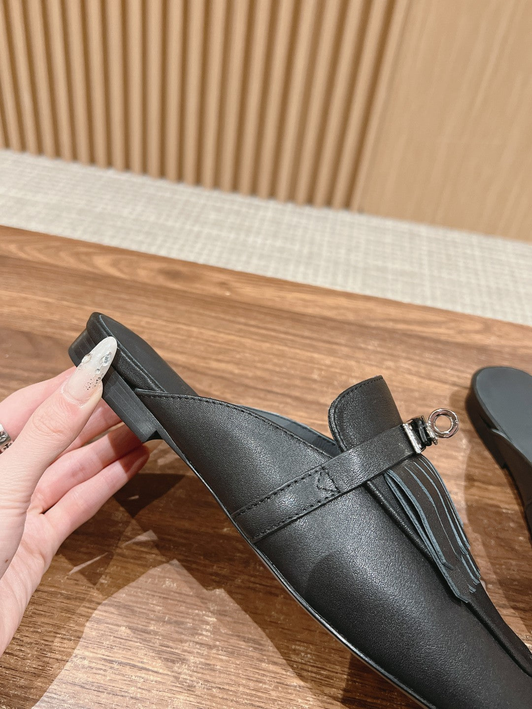 HERMES 0Z Mule Fringed Black