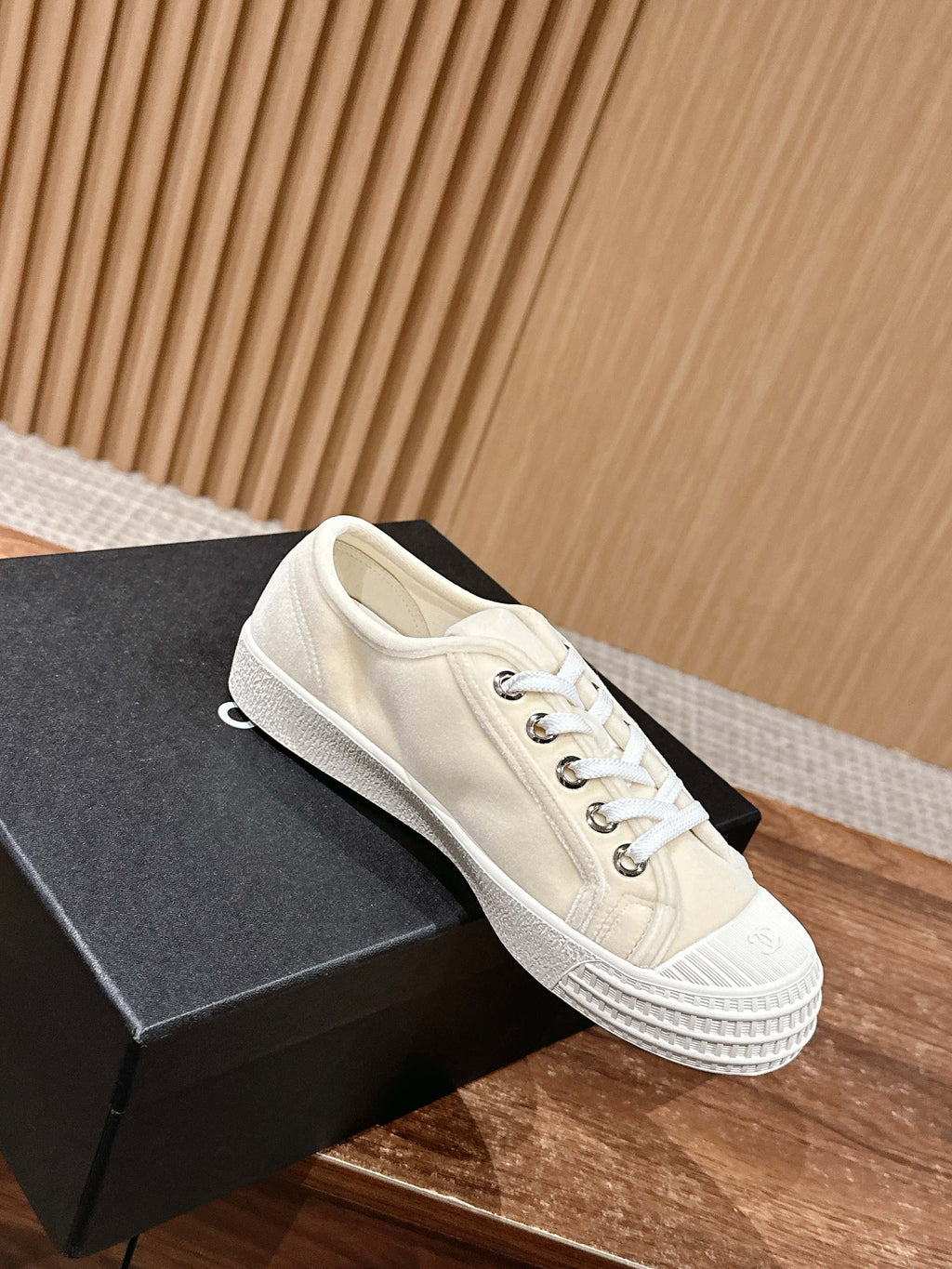 CHANEL CONVERSE SNEAKER IN BEIGE CREAM CANVAS