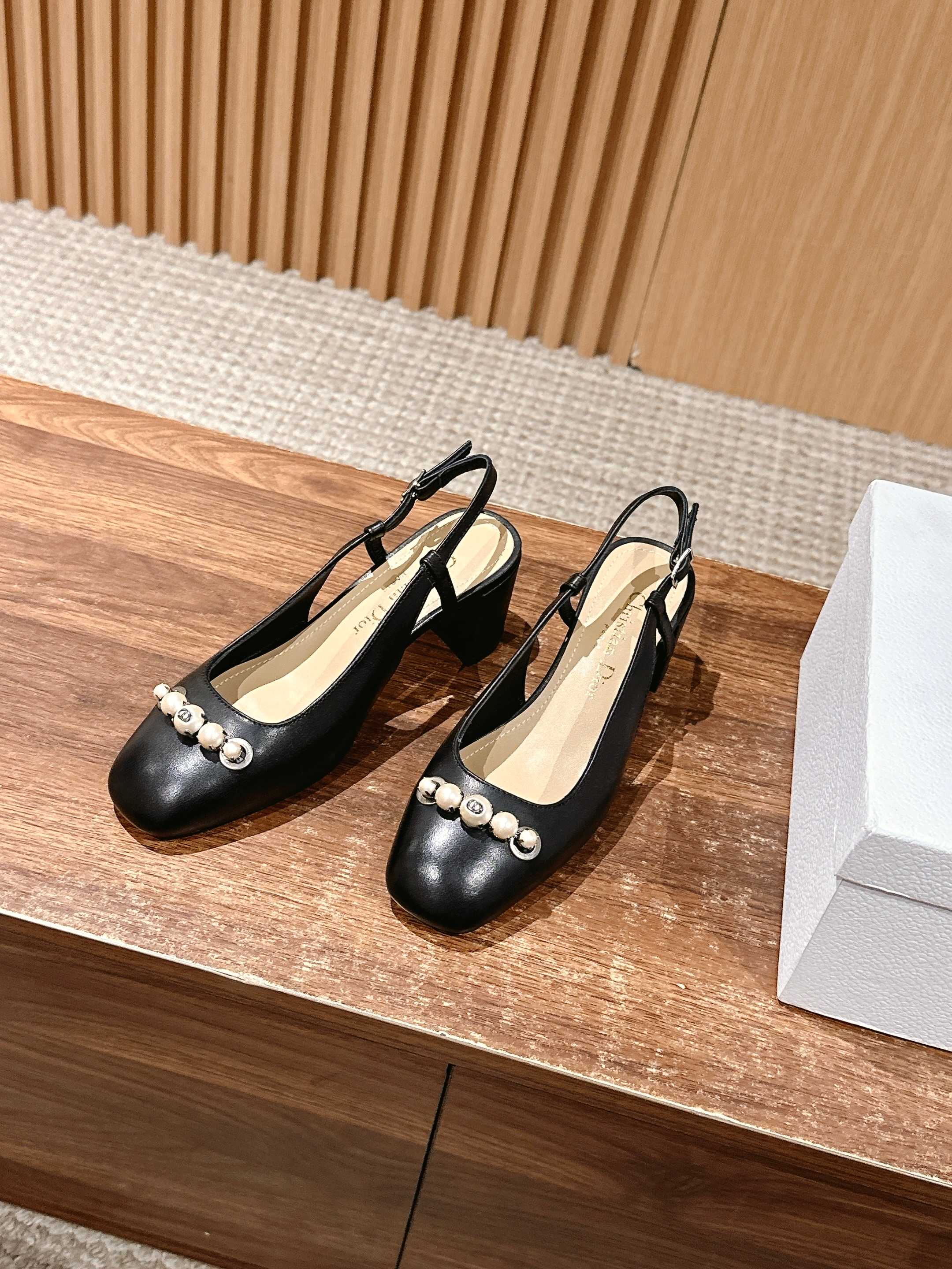 DIOR HIGH SLINGBACK 55 MM 25S IN BLACK LAMBSKIN PEARL DETAILING