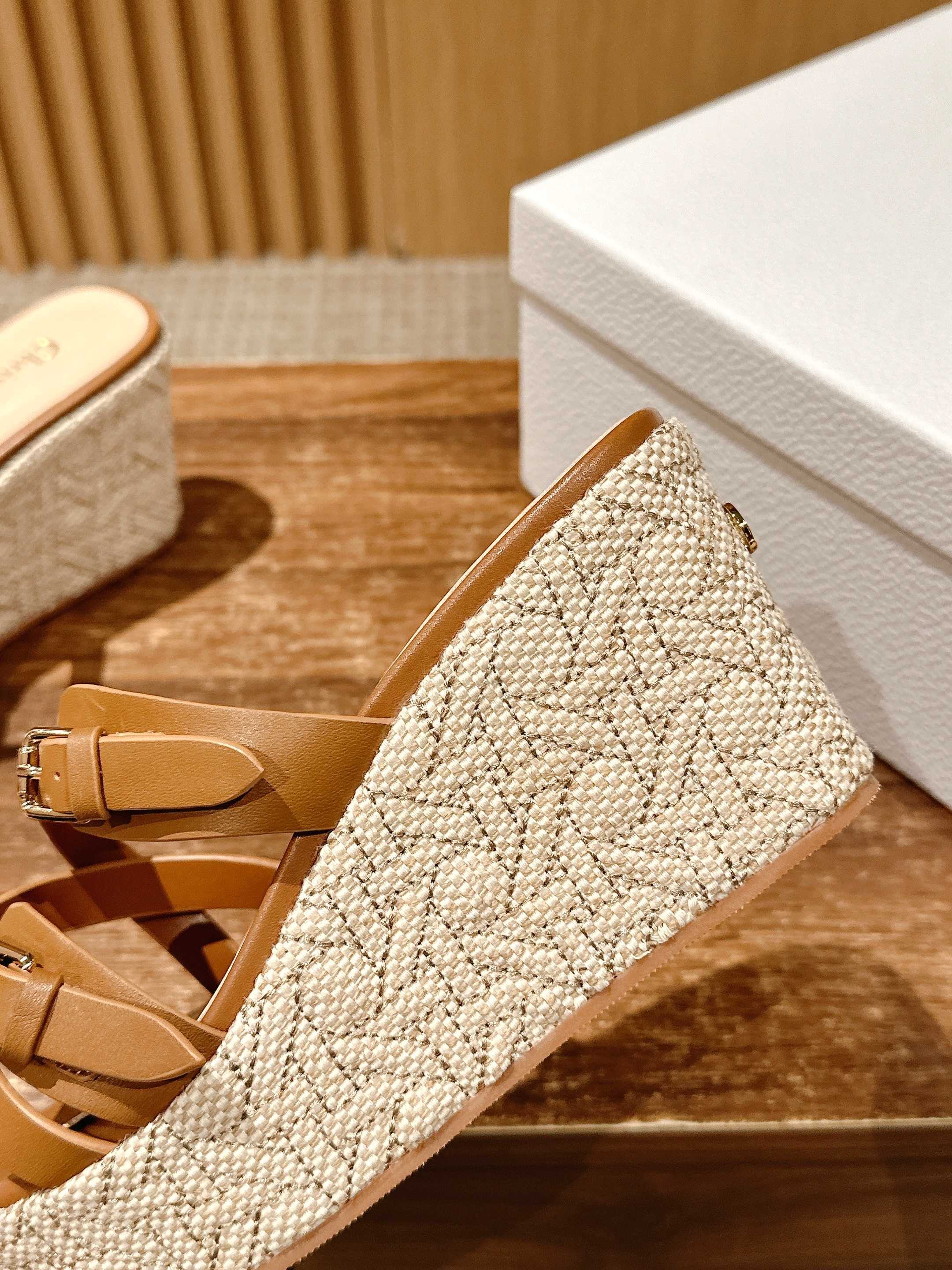 DIOR ATTITUDE WEDGE SLIDE 90MM IN BROWN ADJUSTABLE STRAPS CALFSKIN CANVAS SOLE
