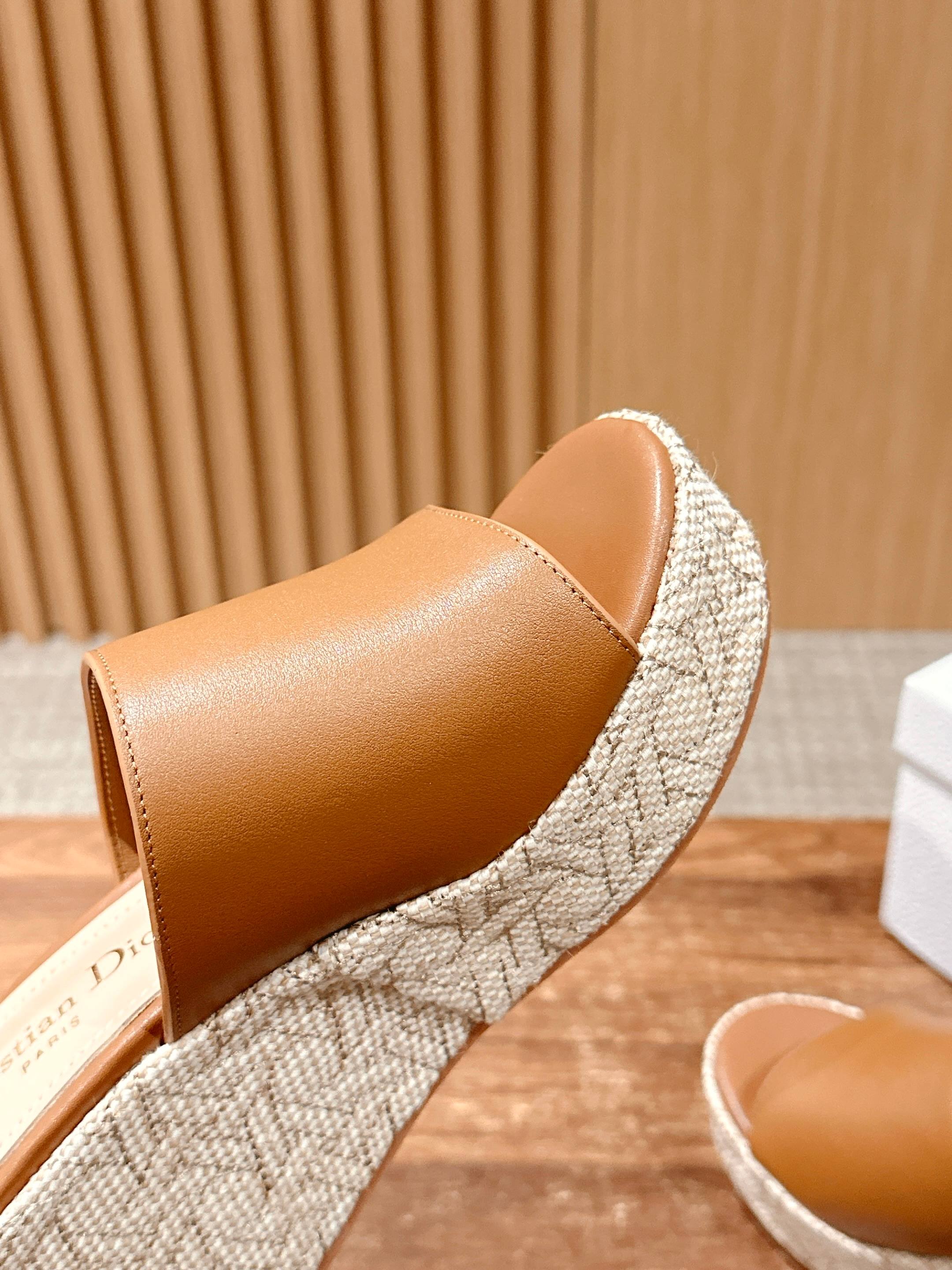 DIOR ATTITUDE WEDGE SLIDE 90MM IN BROWN CALFSKIN NATURAL BEIGE RAFFIA SOLE