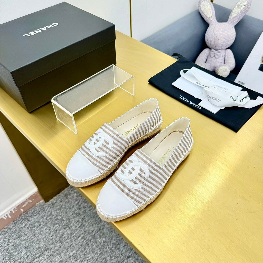 CHANEL SLIP-ON 25S IN BEIGE AND WHITE FABRIC WITH STRIPED PATTERN