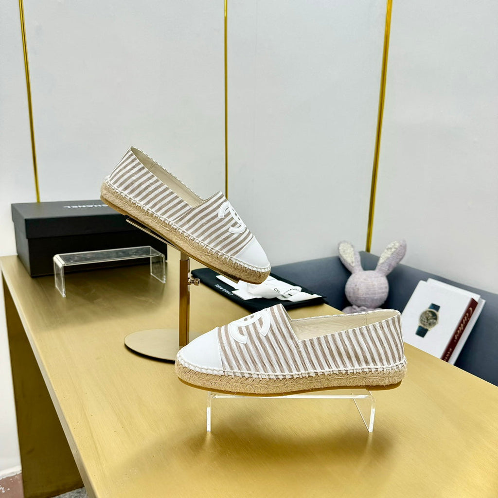 CHANEL SLIP-ON 25S IN BEIGE AND WHITE FABRIC WITH STRIPED PATTERN