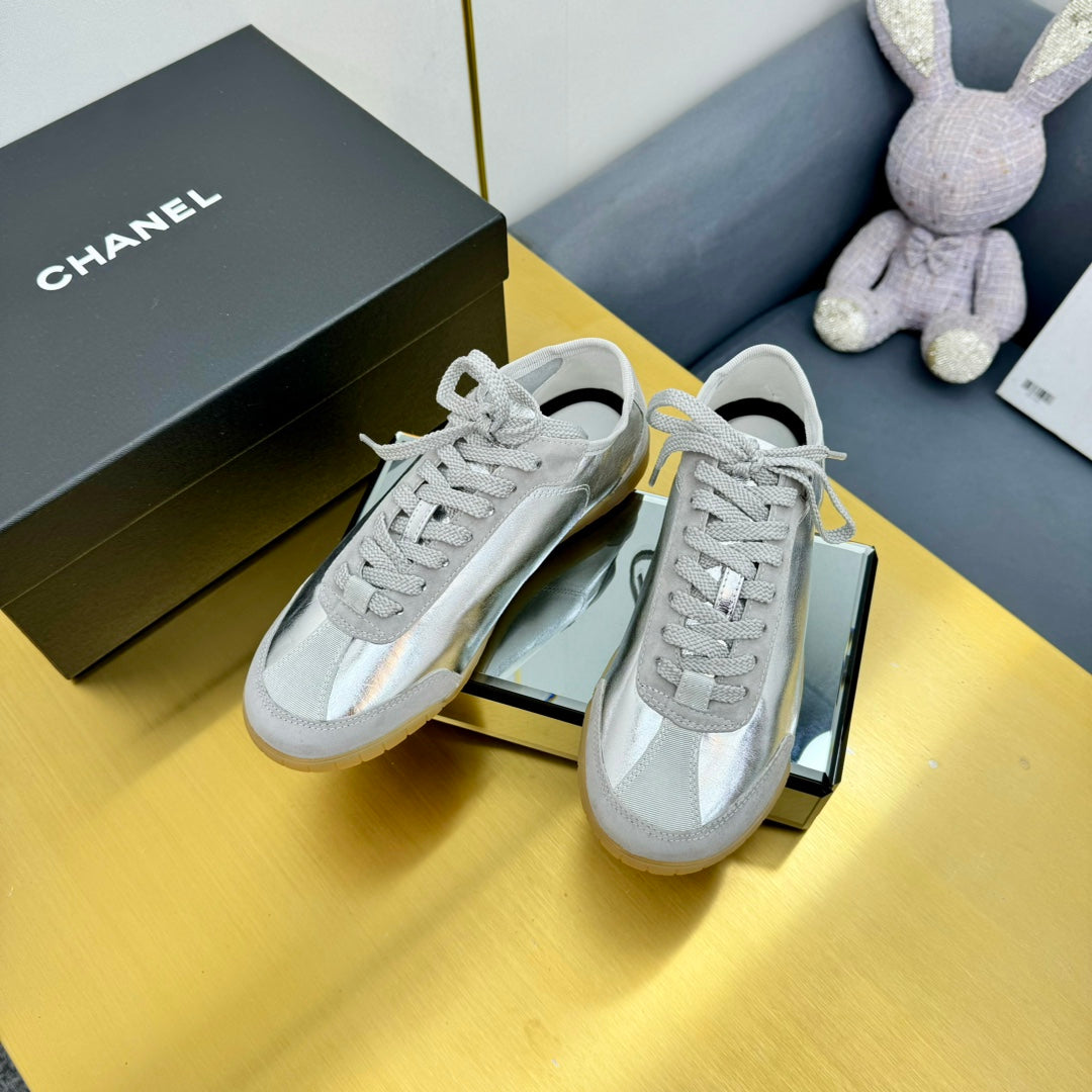 CHANEL SNEAKER IN SILVER GRAY CALFSKIN AND SUEDE