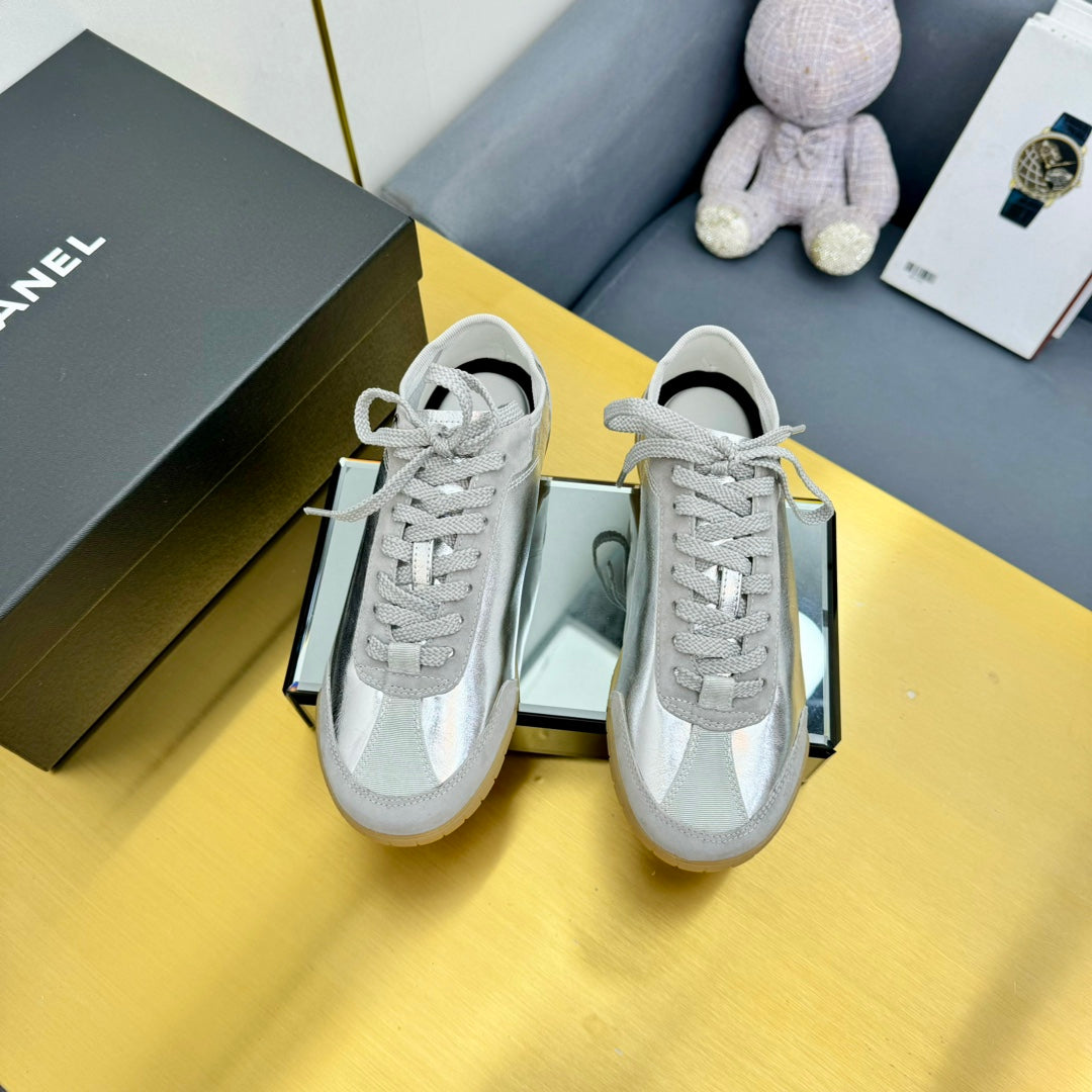 CHANEL SNEAKER IN SILVER GRAY CALFSKIN AND SUEDE