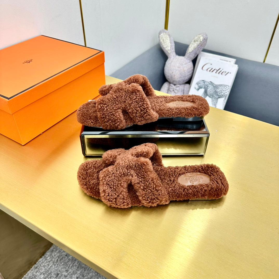 HERMES 0RAN SHEARLING SANDALS UMBER BROWN