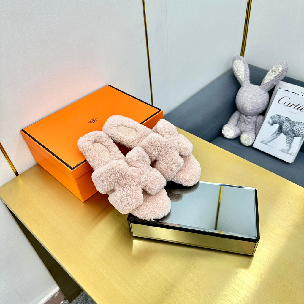 HERMES 0RAN SHEARLING SANDALS LIGHT PINK
