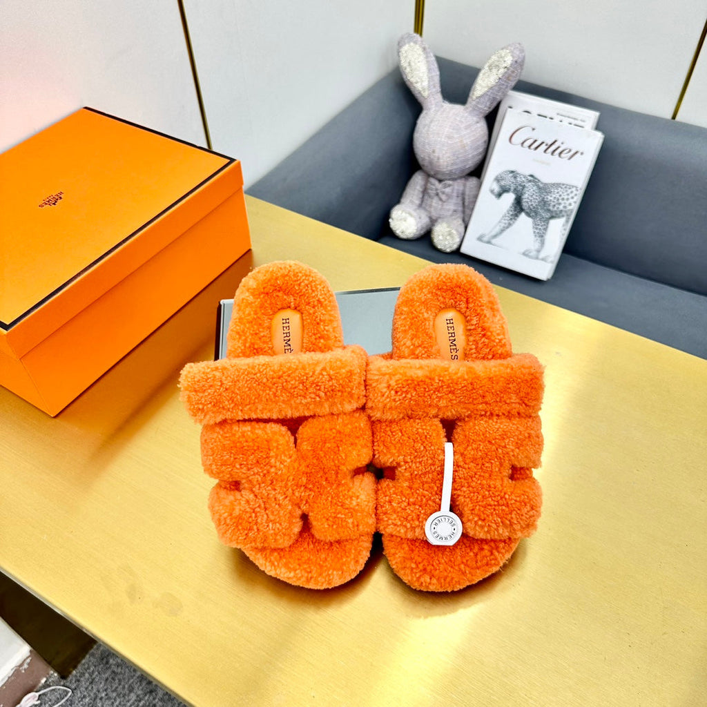 HERMES CHYPRE SANDAL IN SPANISH ORANGE SHEARLING