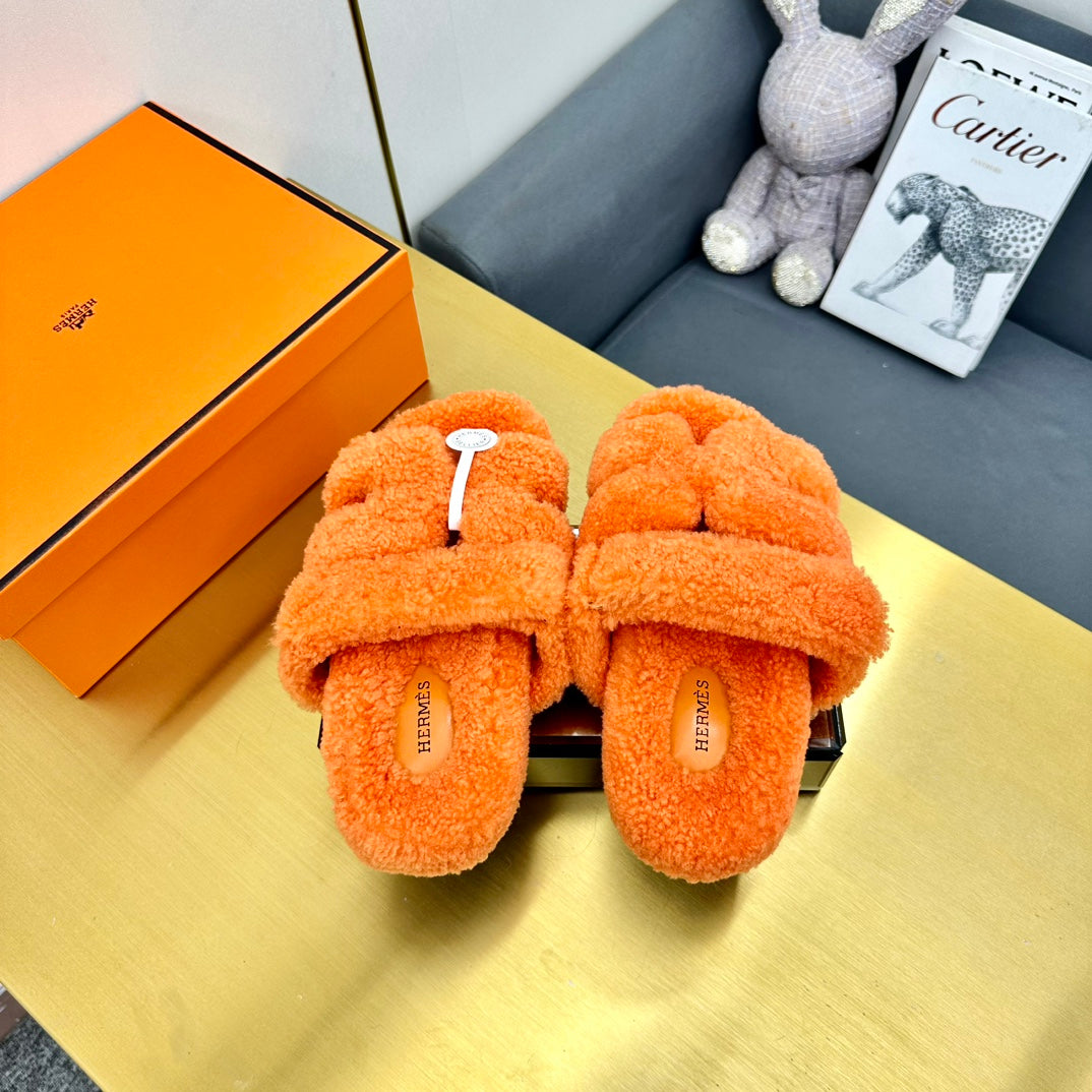 HERMES CHYPRE SANDAL IN SPANISH ORANGE SHEARLING