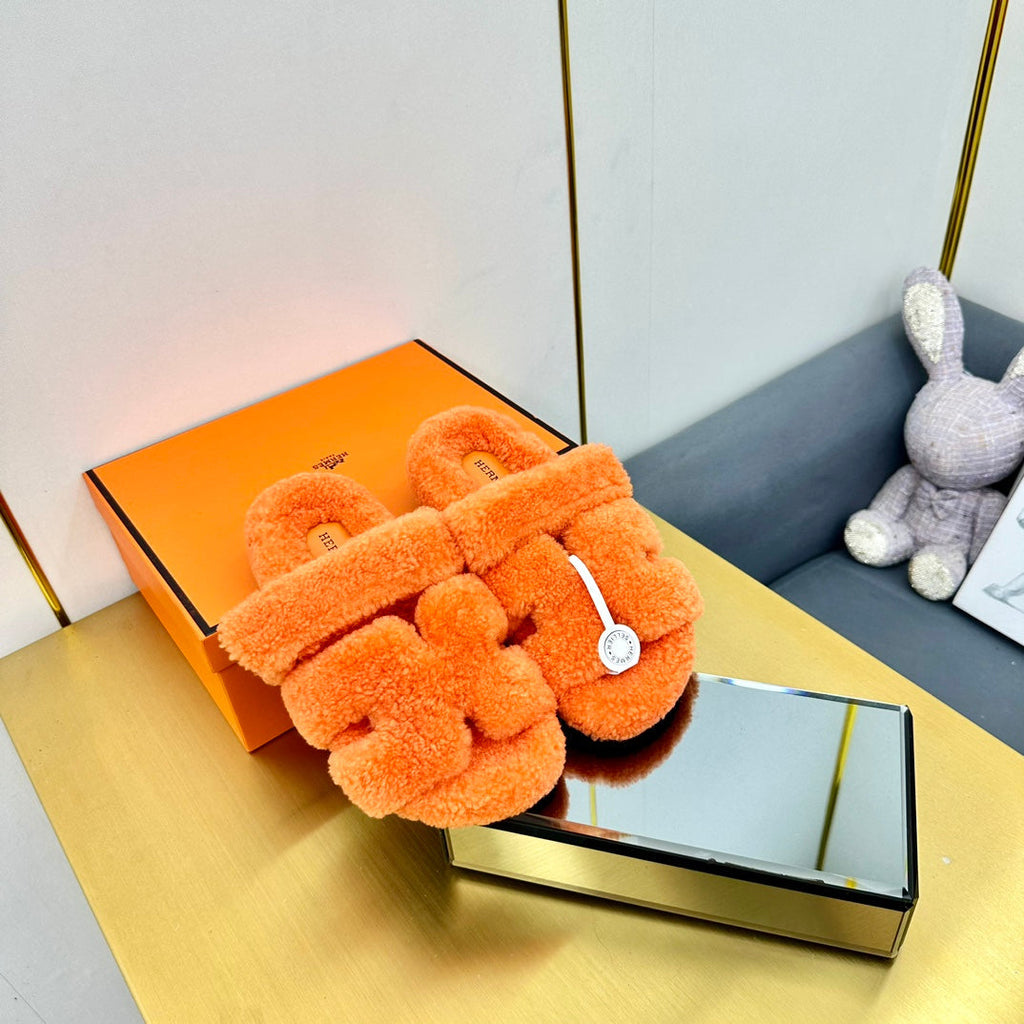 HERMES CHYPRE SANDAL IN SPANISH ORANGE SHEARLING