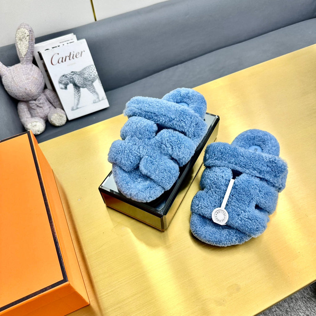 HERMES CHYPRE SANDAL IN OCEAN BLUE SHEARLING