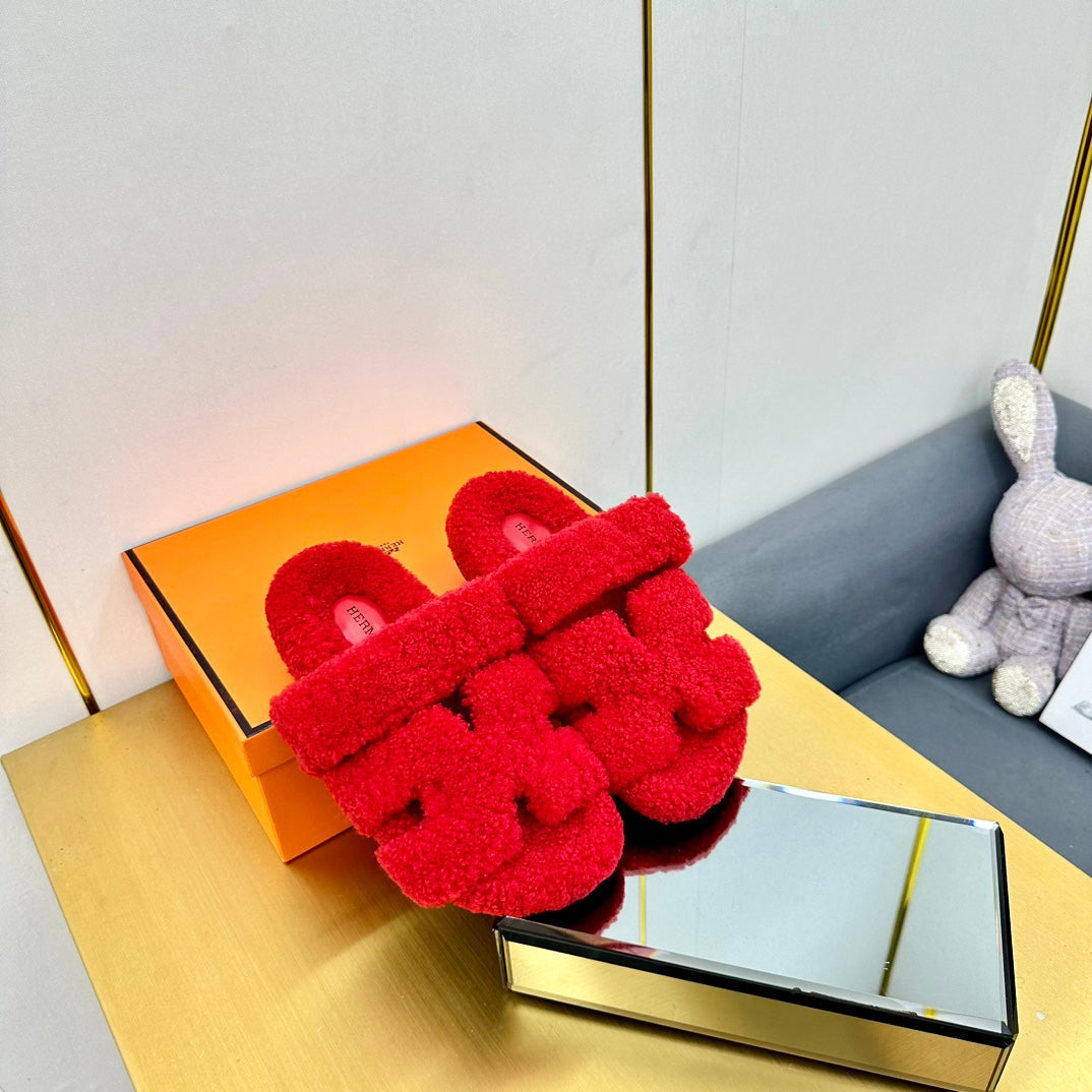 HERMES CHYPRE SANDAL IN CHERRY RED SHEARLING
