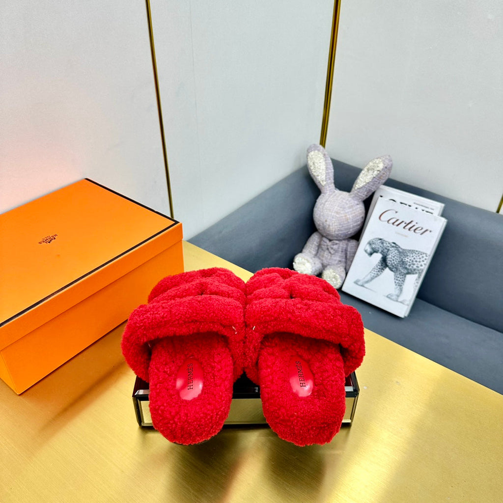 HERMES CHYPRE SANDAL IN CHERRY RED SHEARLING