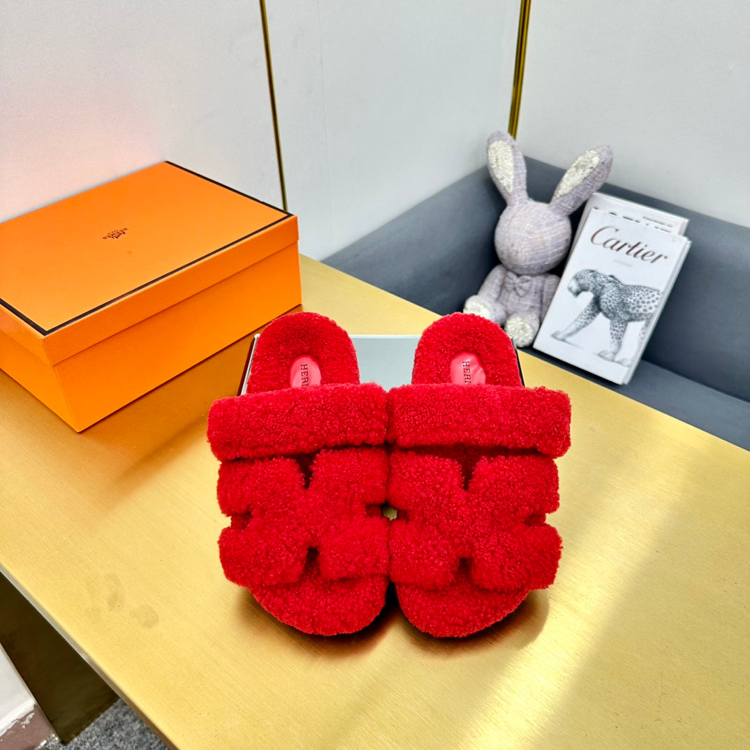 HERMES CHYPRE SANDAL IN CHERRY RED SHEARLING