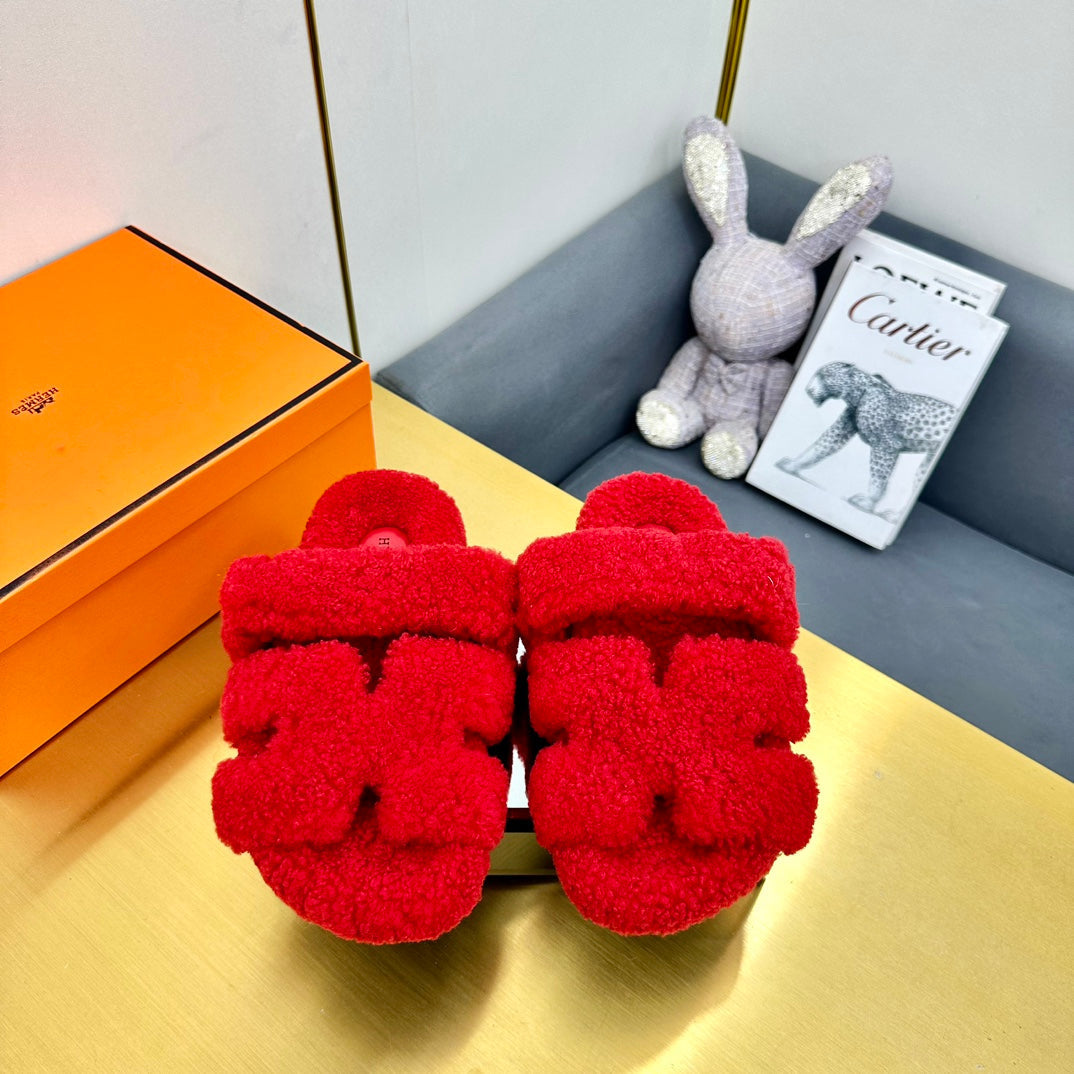 HERMES CHYPRE SANDAL IN CHERRY RED SHEARLING