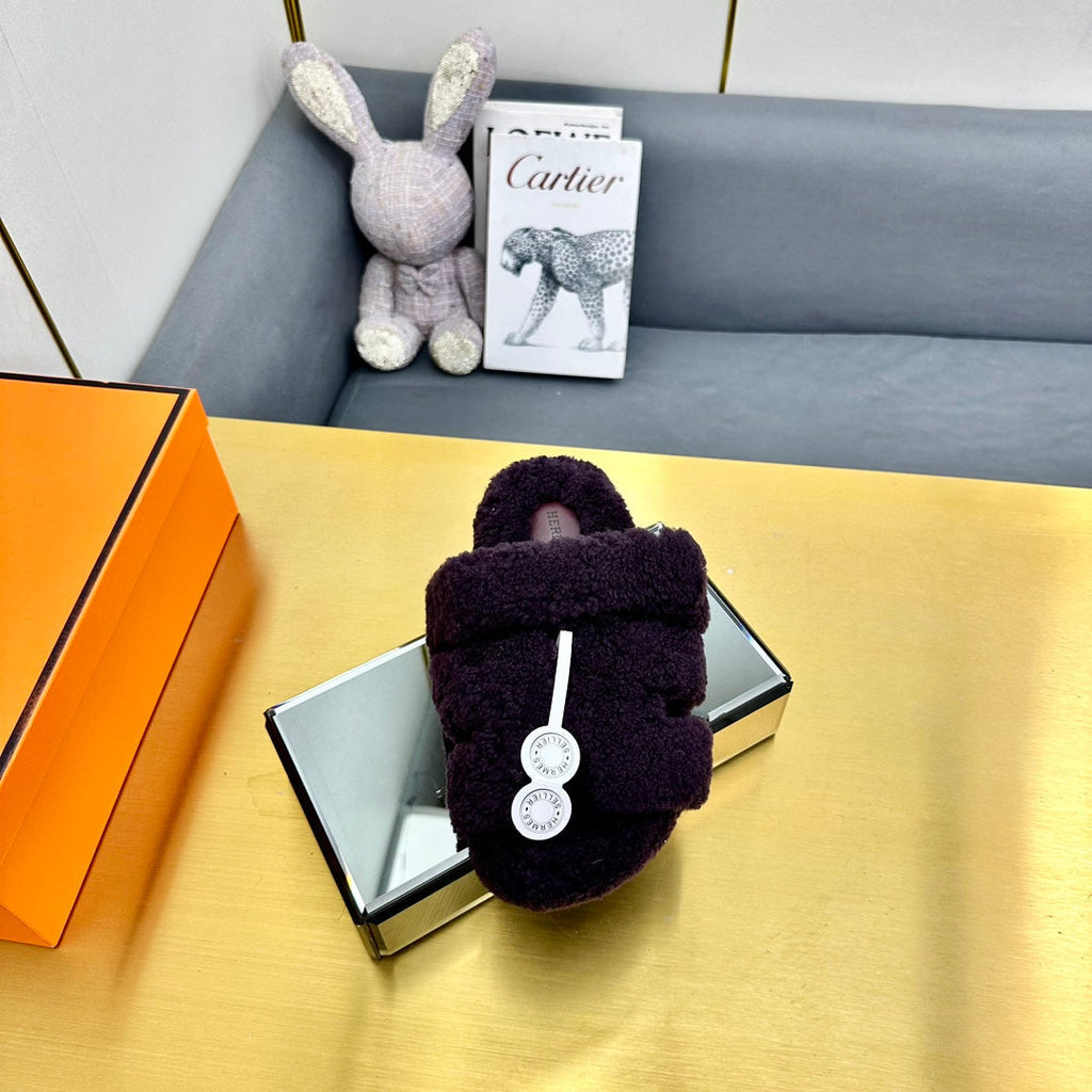 HERMES CHYPRE SANDAL IN EGGPLANT PURPLE SHEARLING