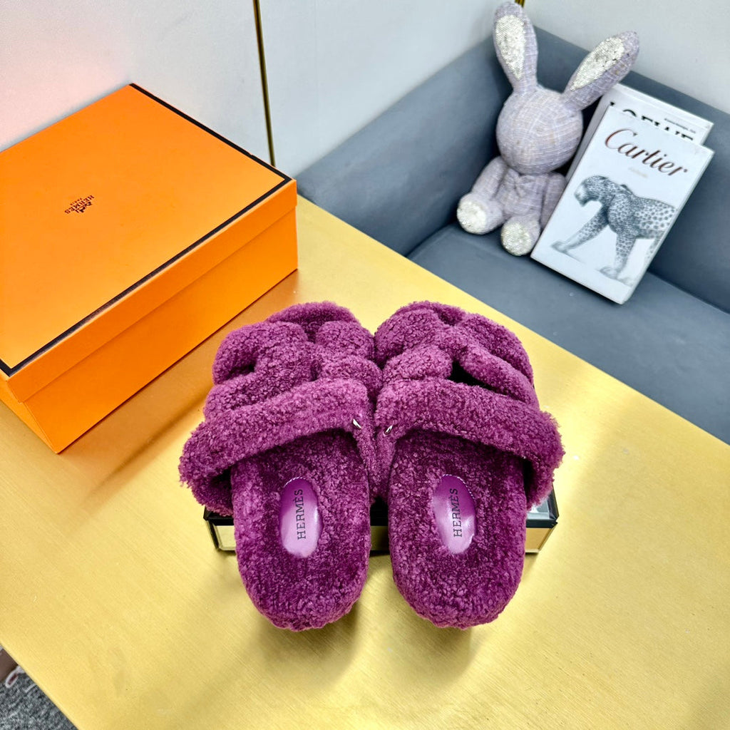 HERMES CHYPRE SANDAL IN ORCHID PURPLE SHEARLING