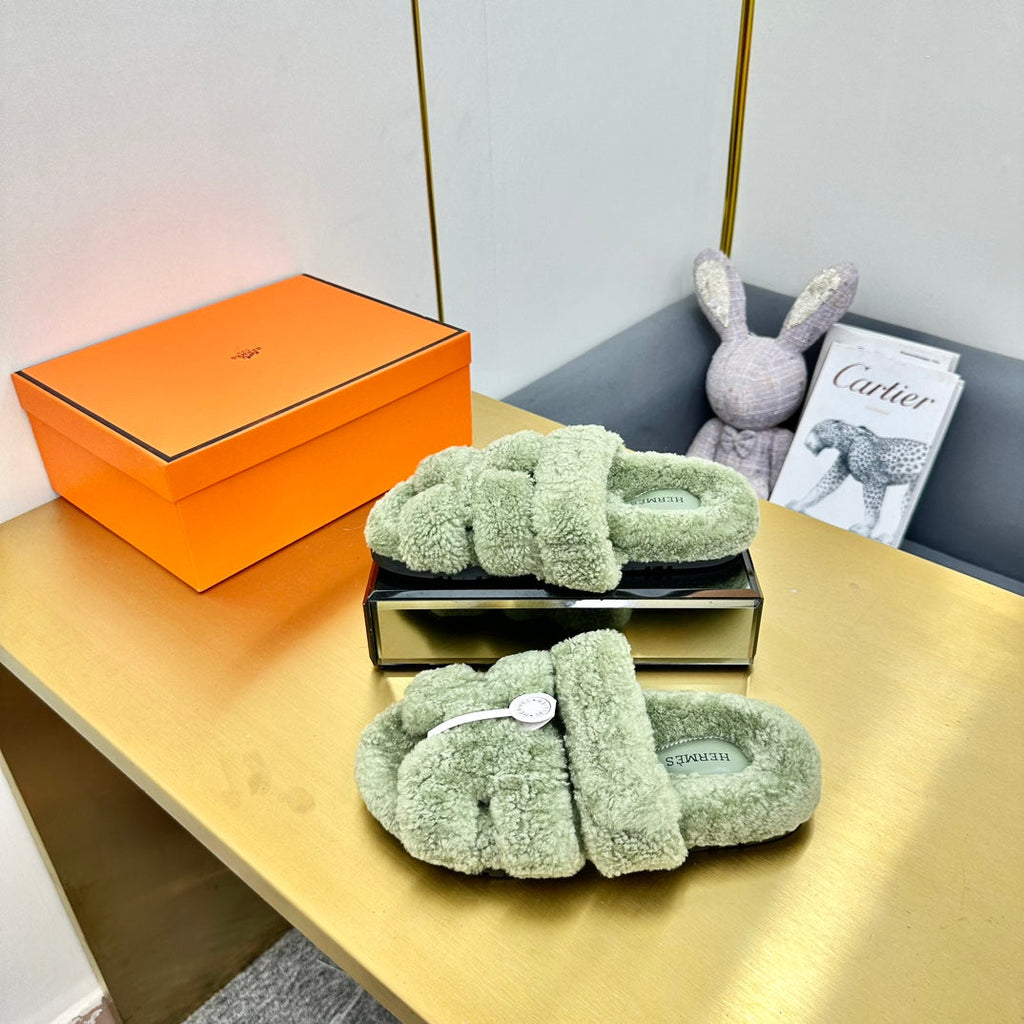 HERMES CHYPRE SANDAL IN JADE GREEN SHEARLING