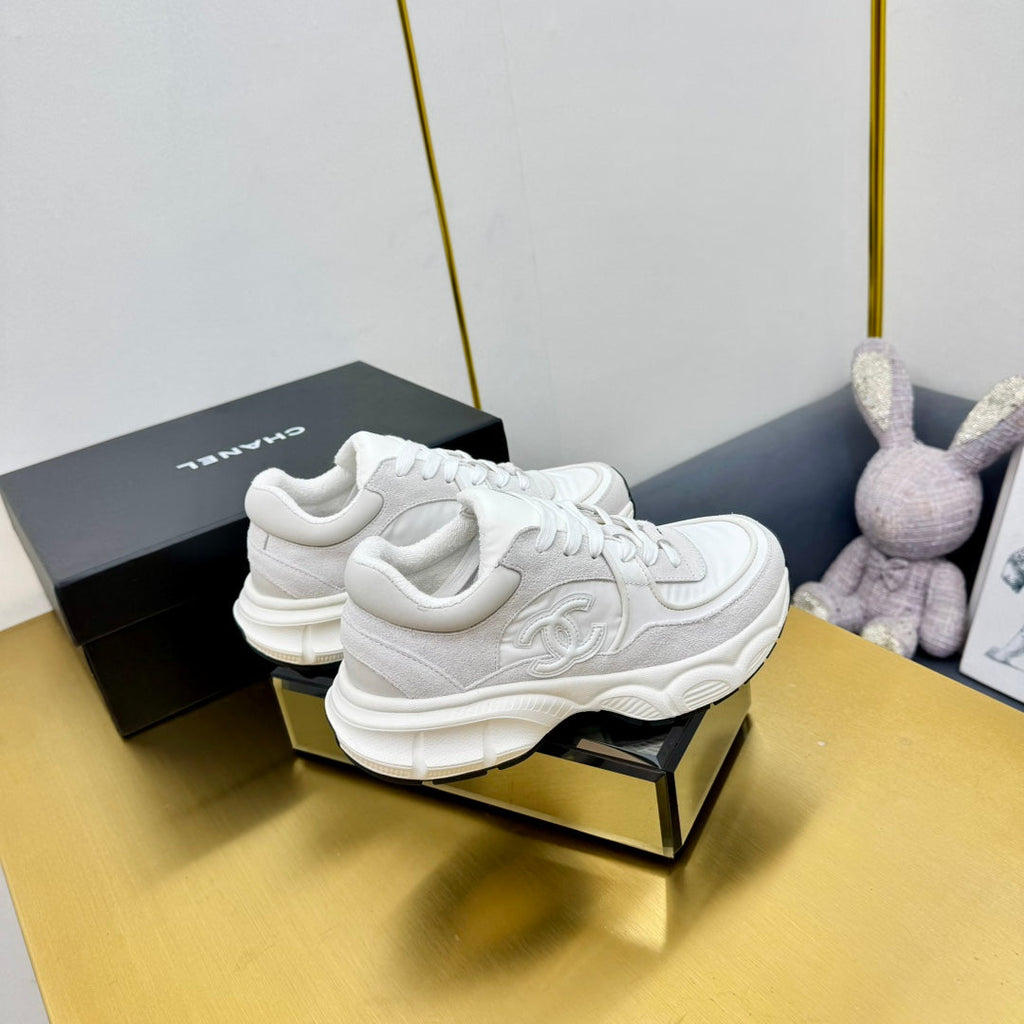 CHANEL SNEAKER IN PALE GRAY SUEDE AND MESH