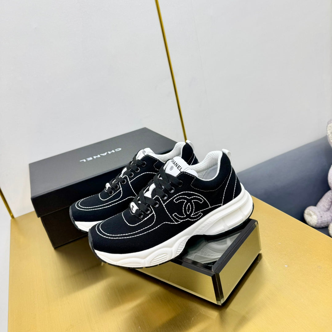 CHANEL SNEAKER IN BLACK MIX WHITE BREATHABLE FABRIC