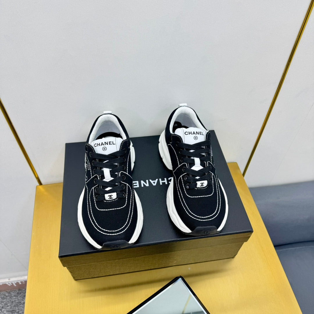 CHANEL SNEAKER IN BLACK MIX WHITE BREATHABLE FABRIC