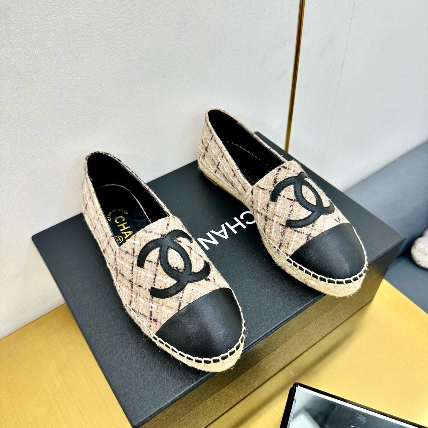 CHANEL ESPADRILLES PLATFORM 25S IN LIGHT BEIGE TWEED MIX BLACK CALFSKIN WITH PLAID PATTERN