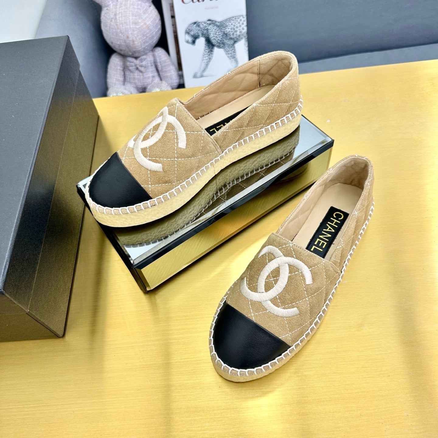 CHANEL ESPADRILLES PLATFORM 25S IN BEIGE SUEDE MIX BLACK CALFSKIN